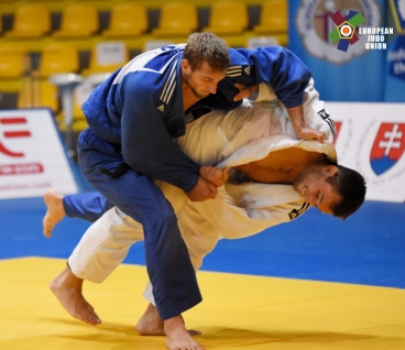 Žilka Peter v modrom kimone