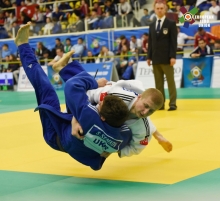 Mokoš posiela Semkov (UKR) ipponom na tatami (Foto Petrík)